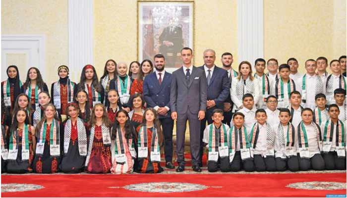 SAR le Prince Héritier Moulay El Hassan reçoit les enfants maqdessis participant à la 15ème édition des colonies de vacances de l'Agence Bayt Mal Al-Qods Acharif