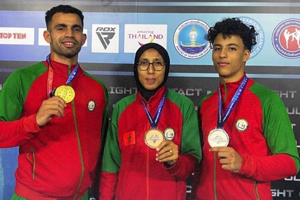 Open de la Thaïlande de kick-boxing Le Maroc décroche 3 médailles, dont une d’or 	   L’équipe nationale de kick-boxing a remporté trois médailles, une d’or, une d’argent et une de bronze, lors de l’Open de la Thaïlande, organisé du 7 au 11 avril à Ba