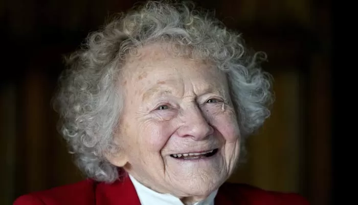 Dorothea Barron, vétérane de la Seconde guerre mondiale et prof de yoga à 100 ans