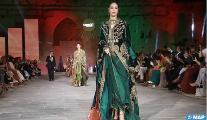 Le défilé de la « Caftan Week 2025 » célèbre le Sahara marocain